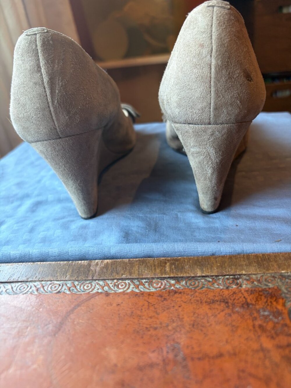 Kate Spade 9 Taupe. - Picture 3 of 4